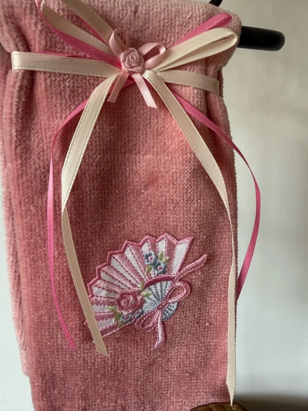 🐚 Hand Crafted Embroidered Floral Fan Appliqué Toilet Paper Sachet & Towel 🐚